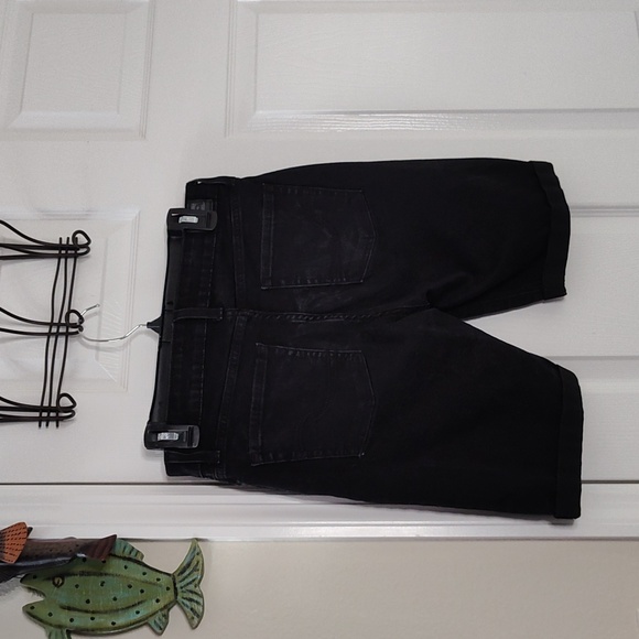 Levi's Signature Gold Shorts 8 - Picture 2 of 3